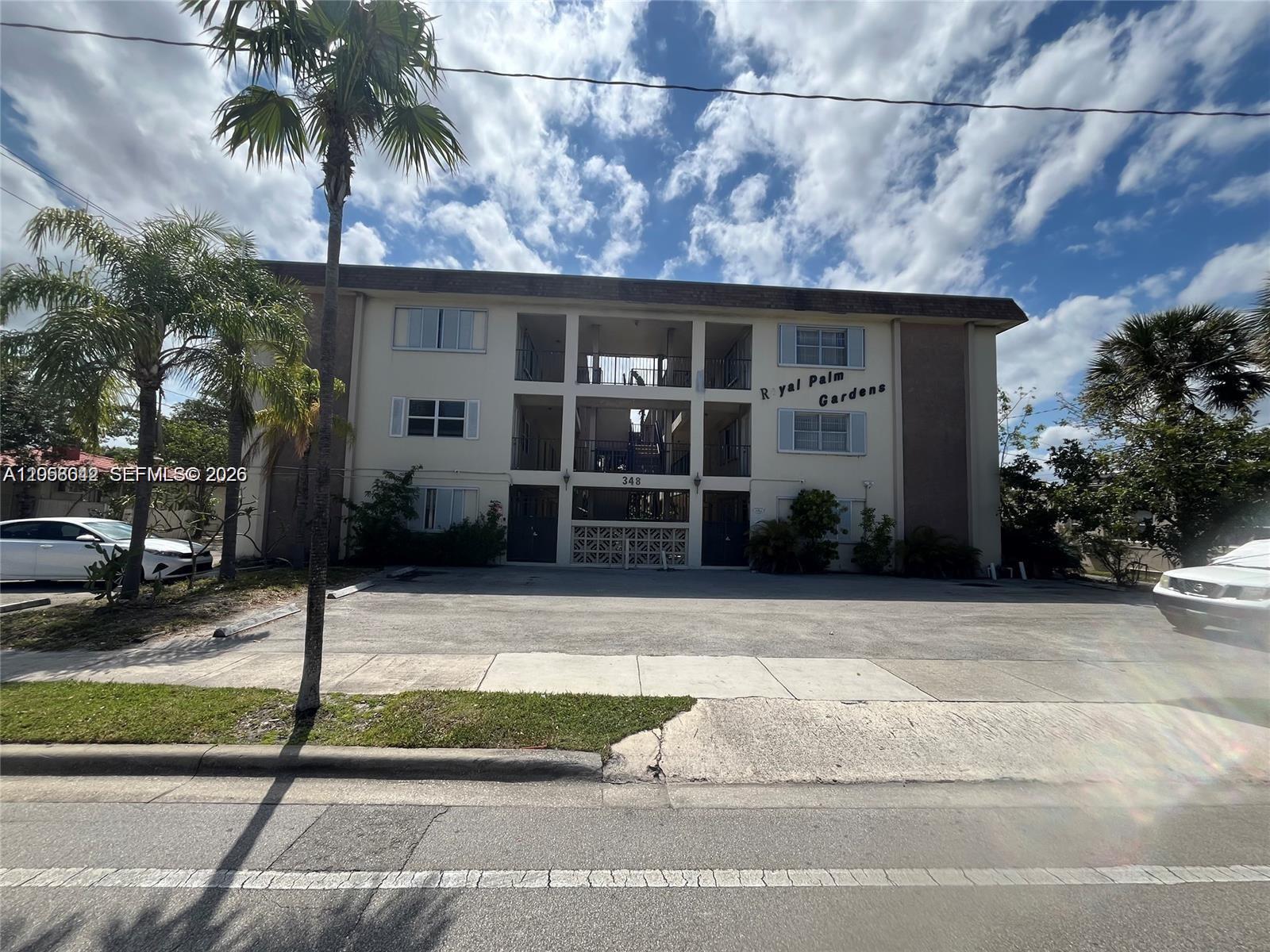 348 S Federal Highway 24 Property Photo 1