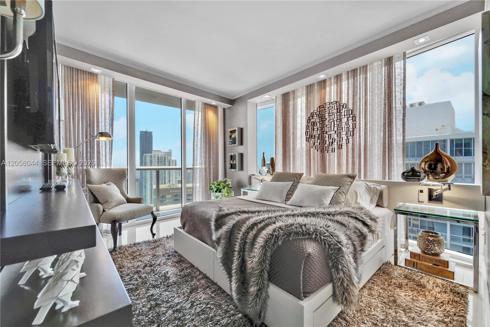 475 Brickell Avenue 5013 Property Photo 1