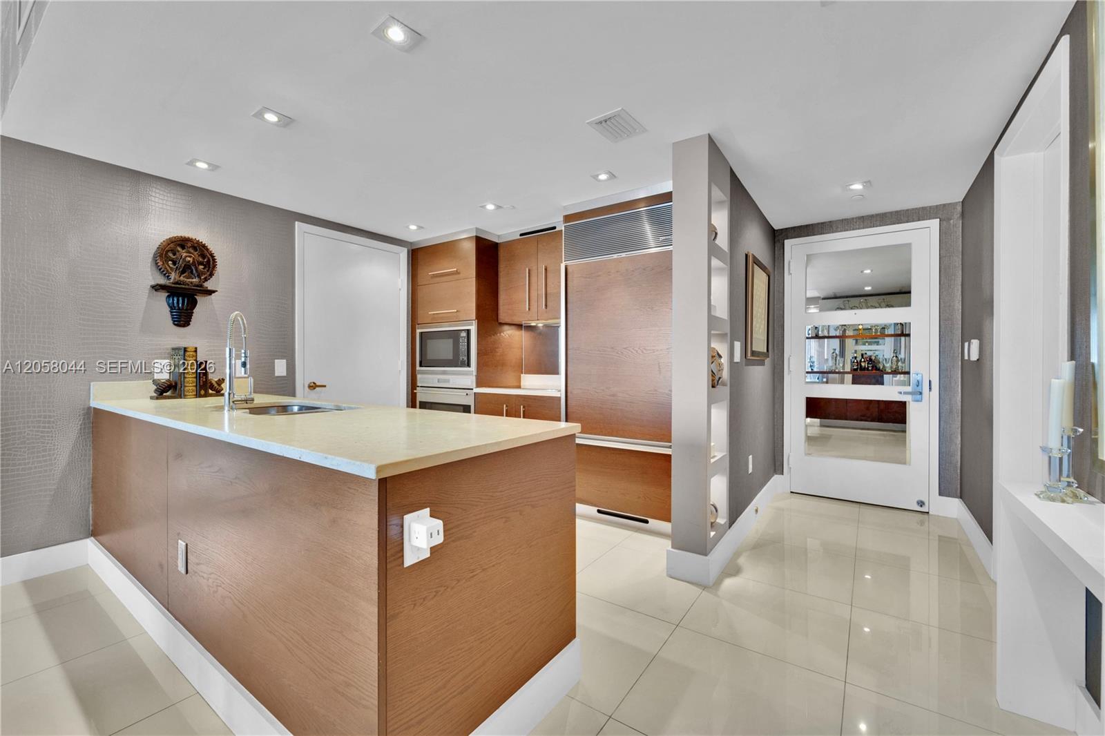 475 Brickell Avenue 5013 Property Photo 8