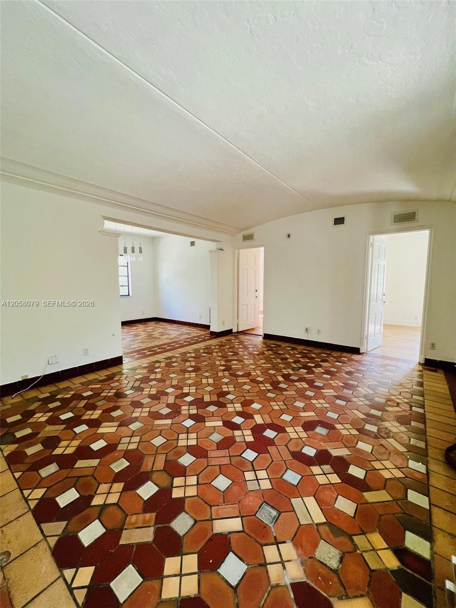 2830 Pine Tree Drive 1 Property Photo 6