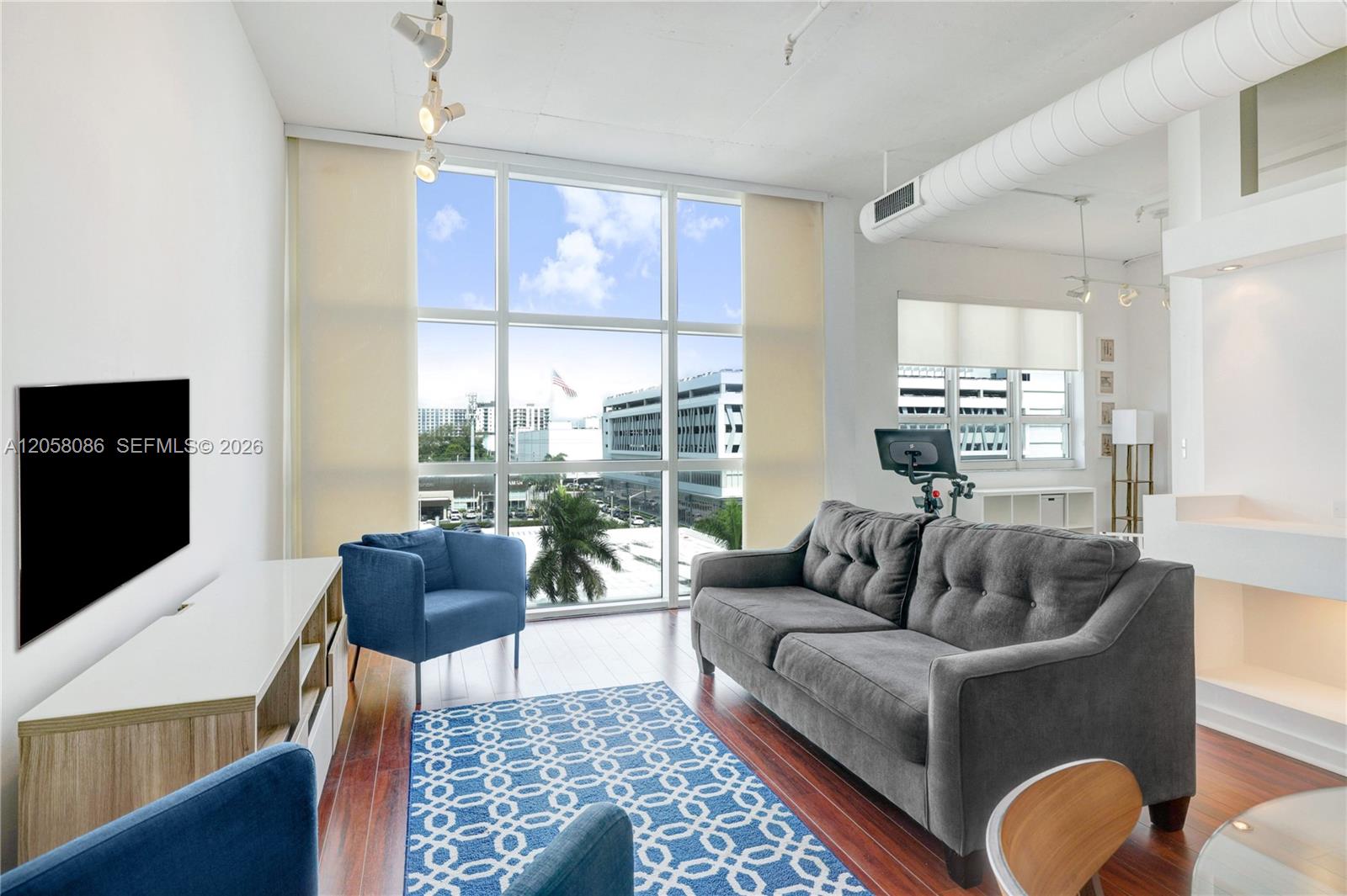 2001 Biscayne Boulevard 2514 Property Photo 2