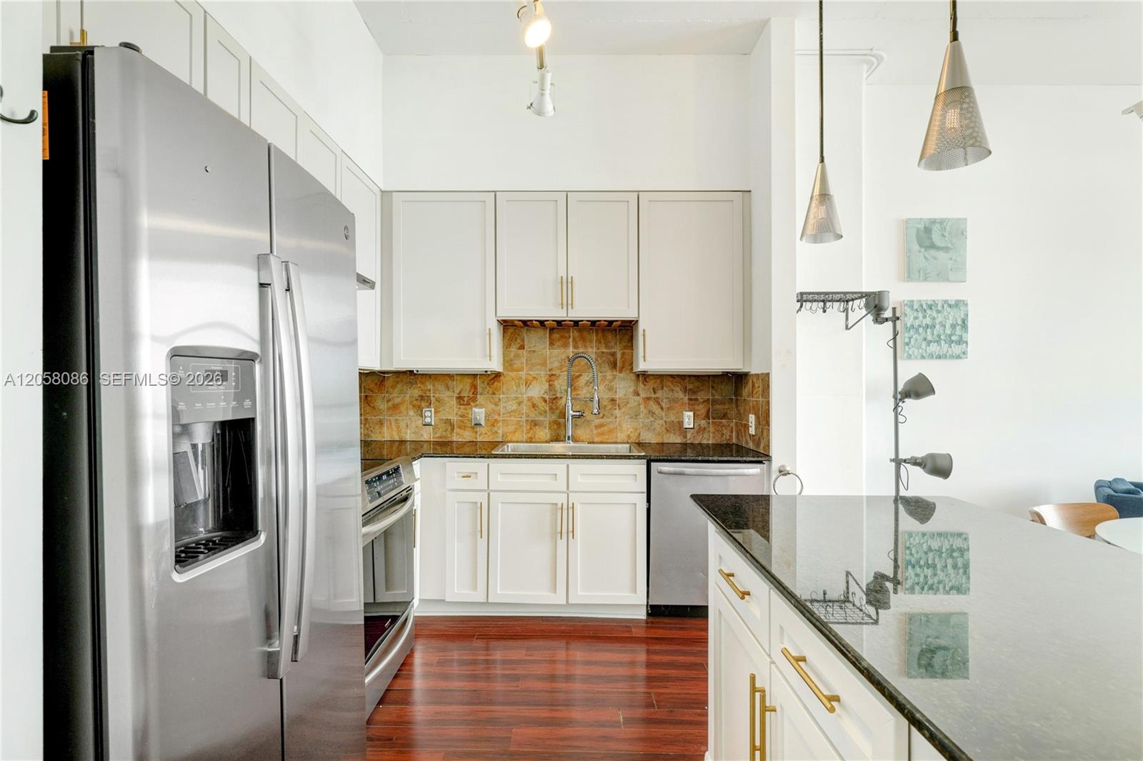 2001 Biscayne Boulevard 2514 Property Photo 8