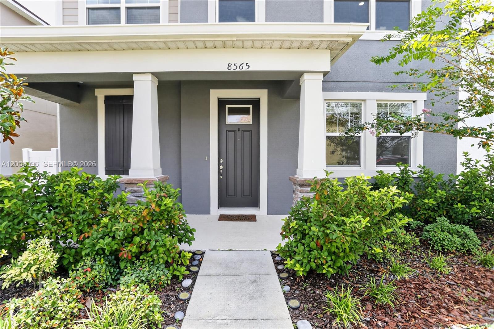 8565 Lamppost Property Photo 6