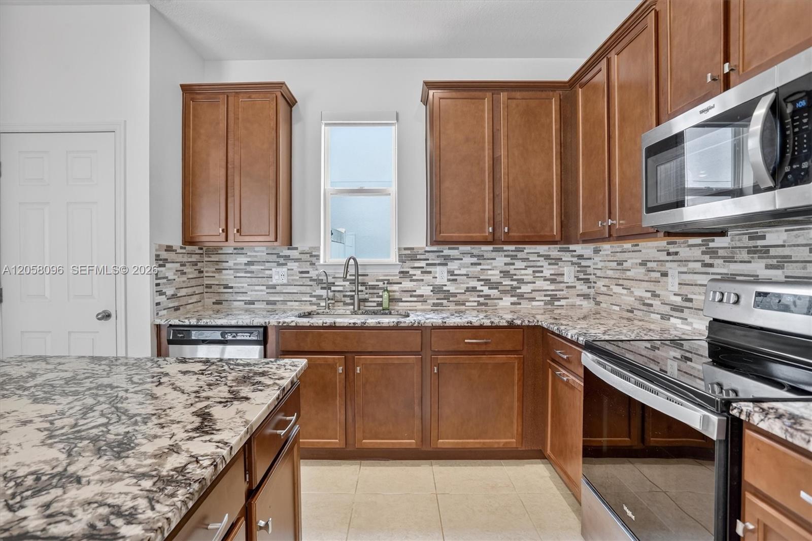 8565 Lamppost Property Photo 11