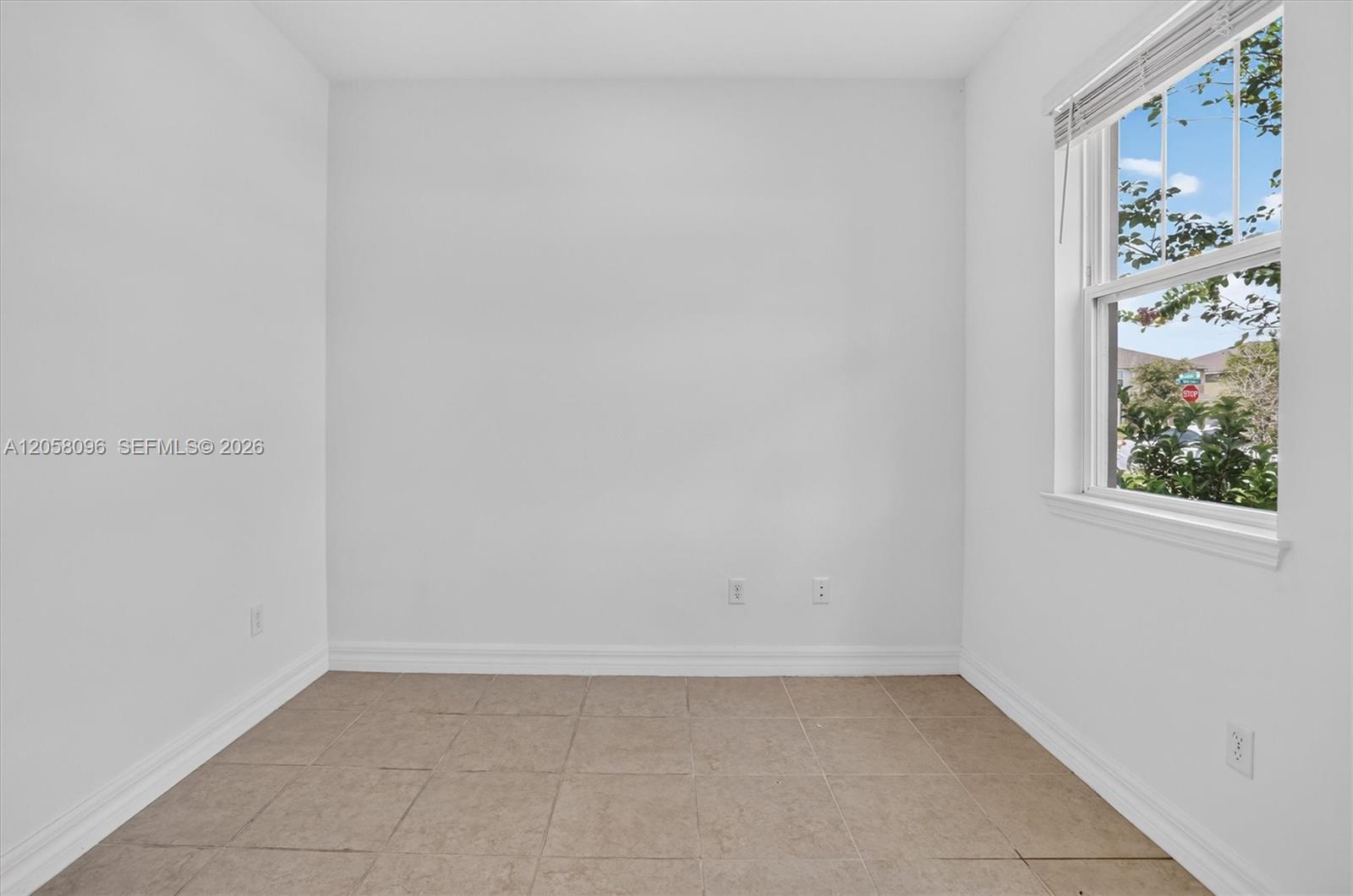 8565 Lamppost Property Photo 15