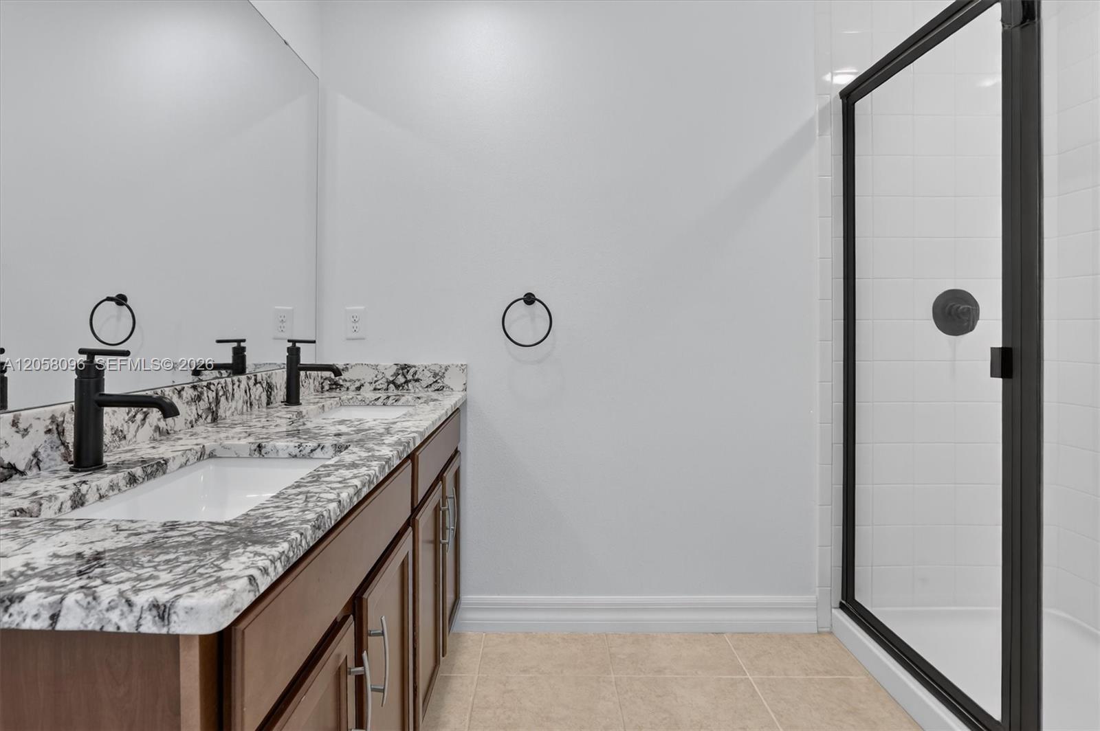 8565 Lamppost Property Photo 20