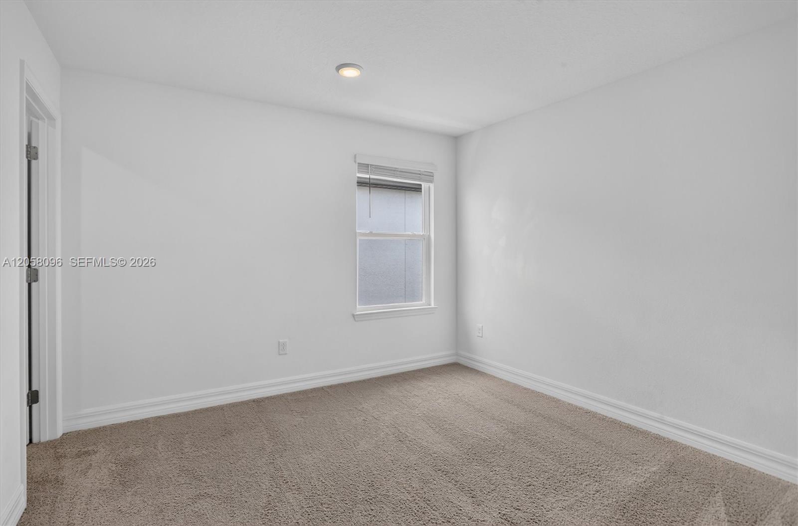 8565 Lamppost Property Photo 26