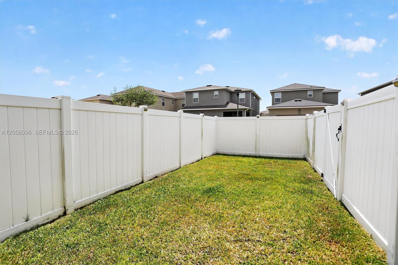 8565 Lamppost Property Photo 31