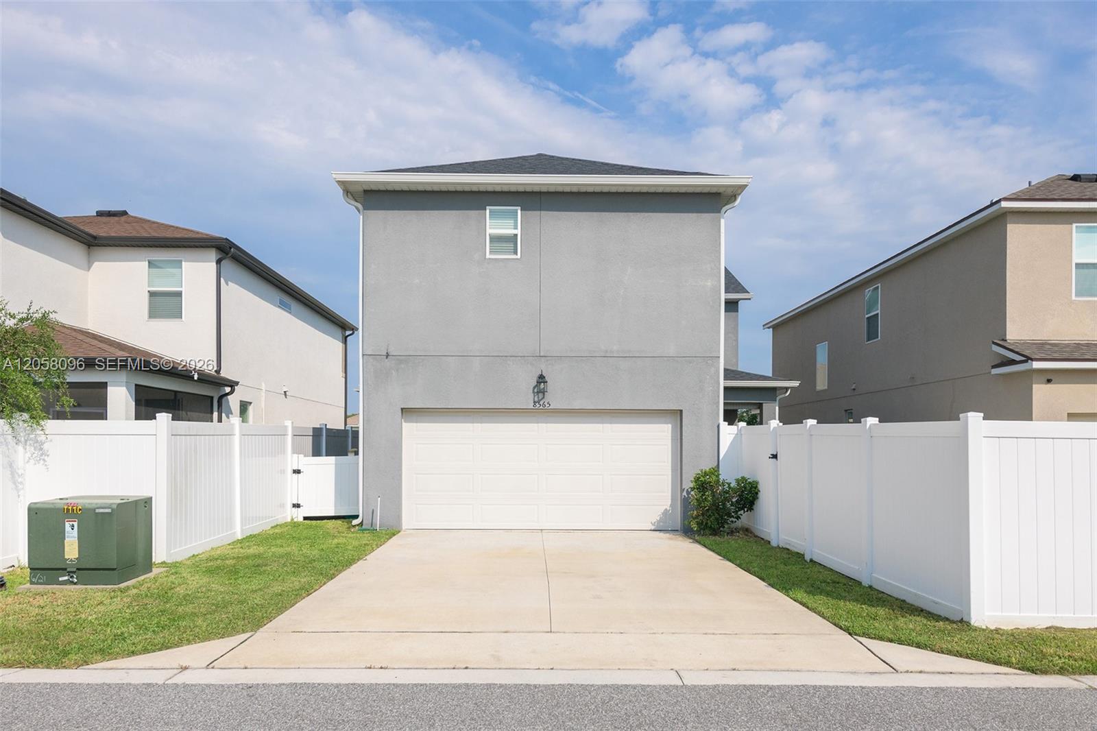 8565 Lamppost Property Photo 33