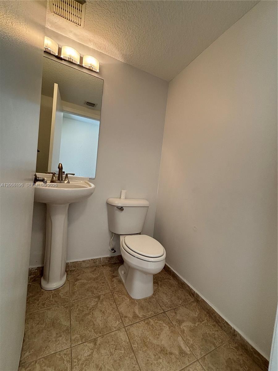4931 N Harbor Isles Drive 203 Property Photo 9