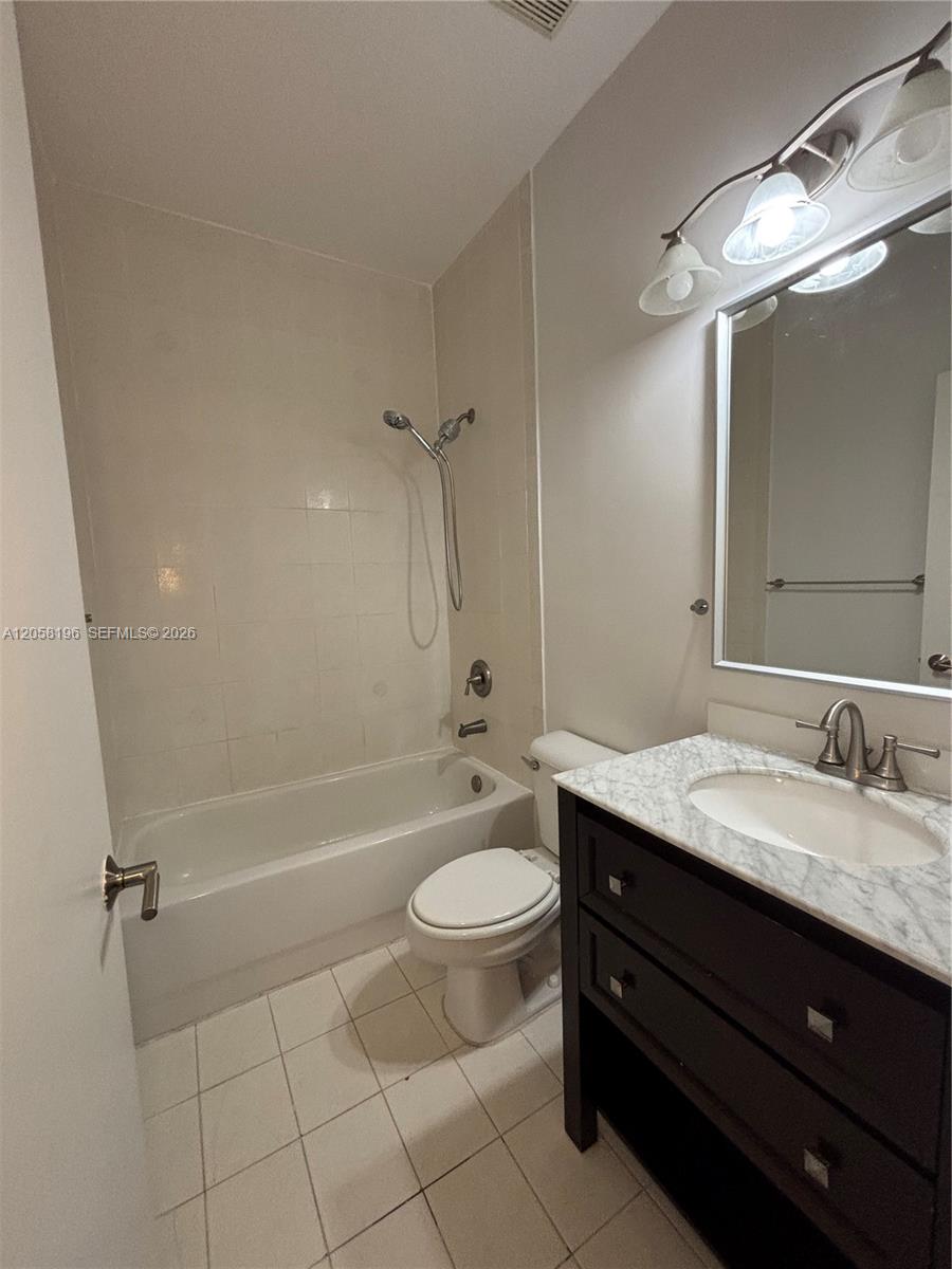 4931 N Harbor Isles Drive 203 Property Photo 21
