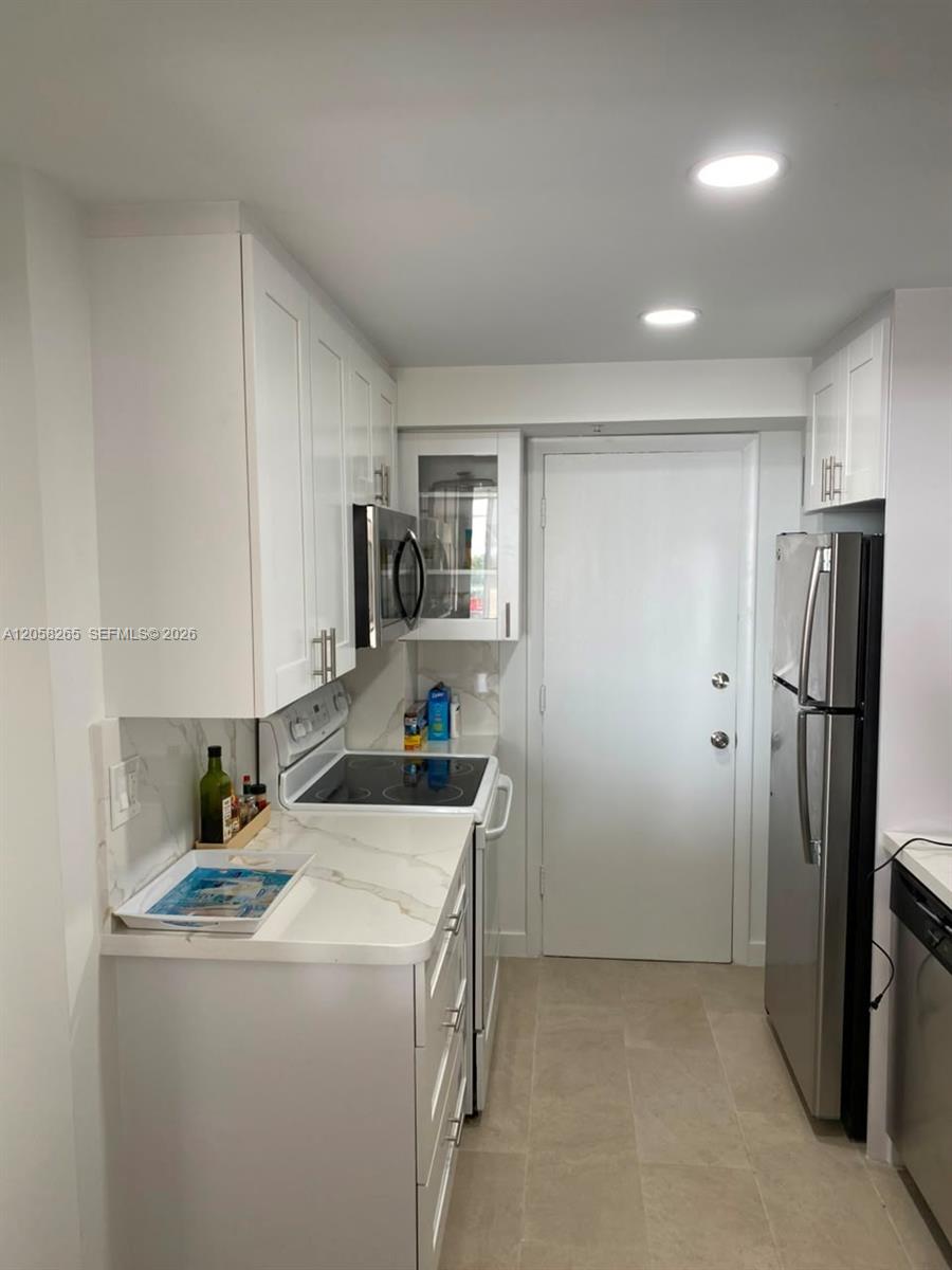 150 Ocean Lane Drive 8b Property Photo 6