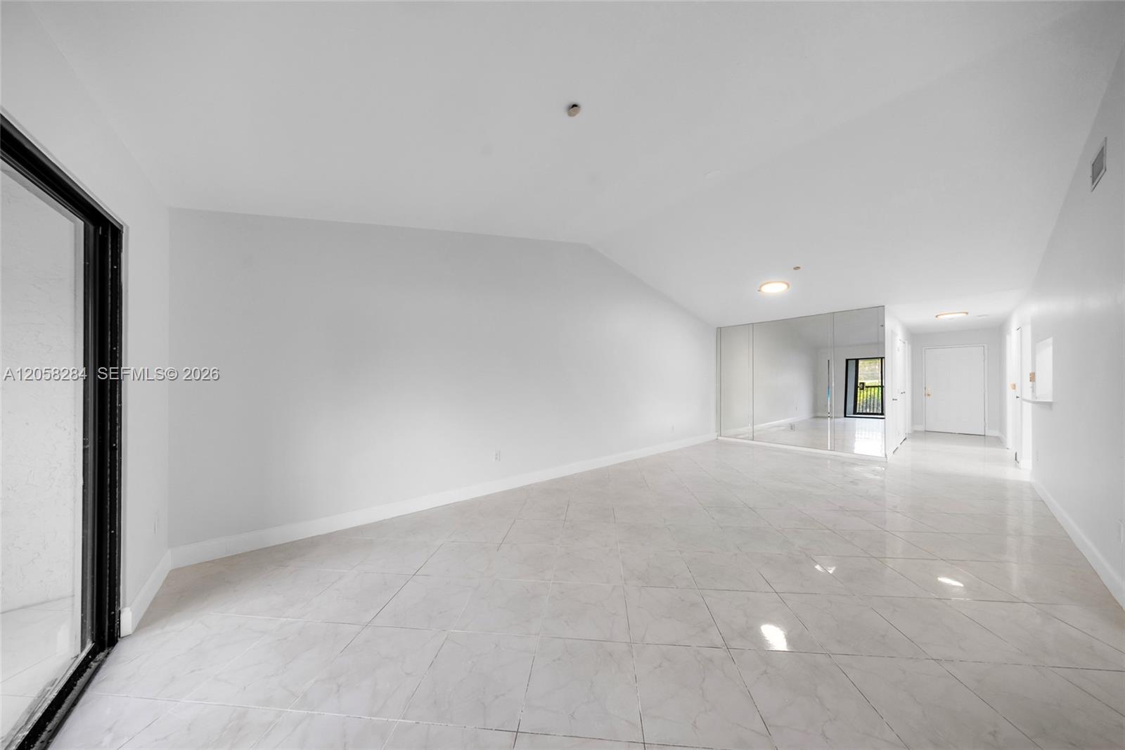 15011 Ashland Circle 19 Property Photo 4