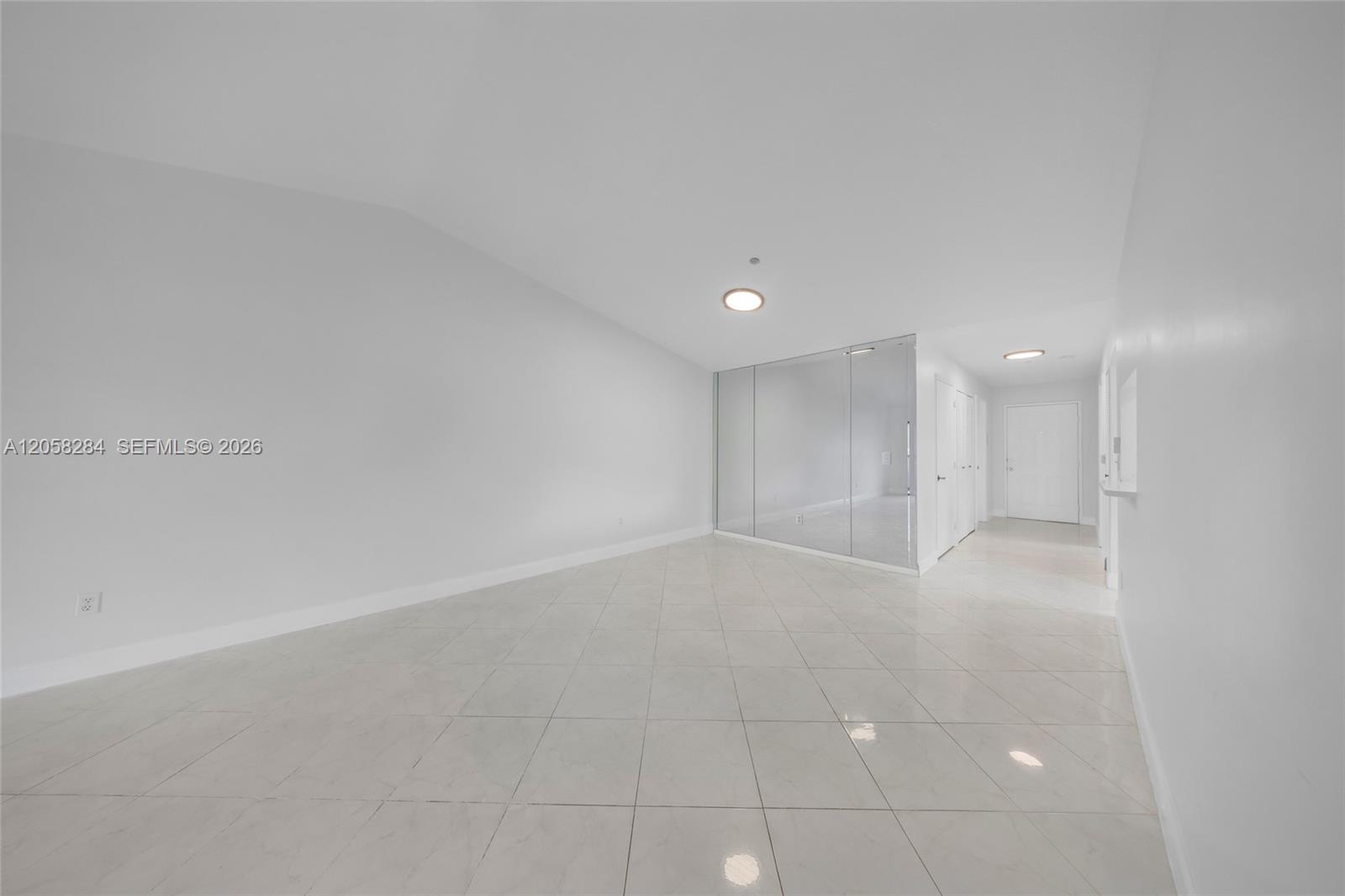15011 Ashland Circle 19 Property Photo 5