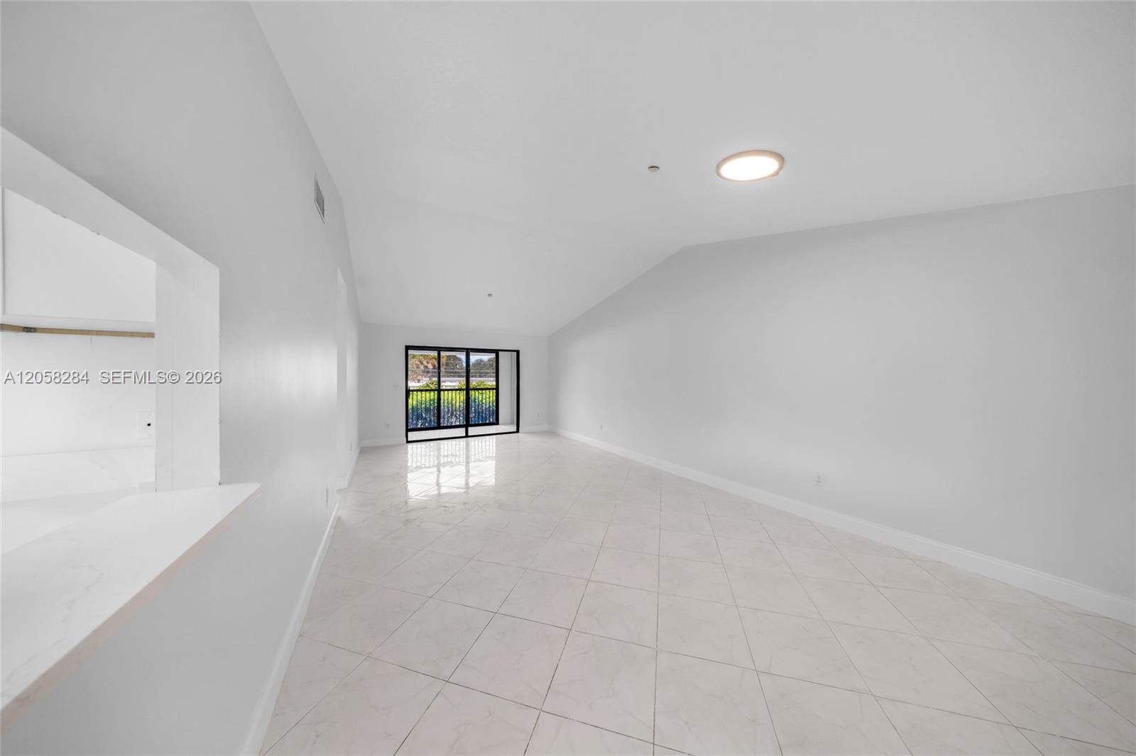 15011 Ashland Circle 19 Property Photo 8