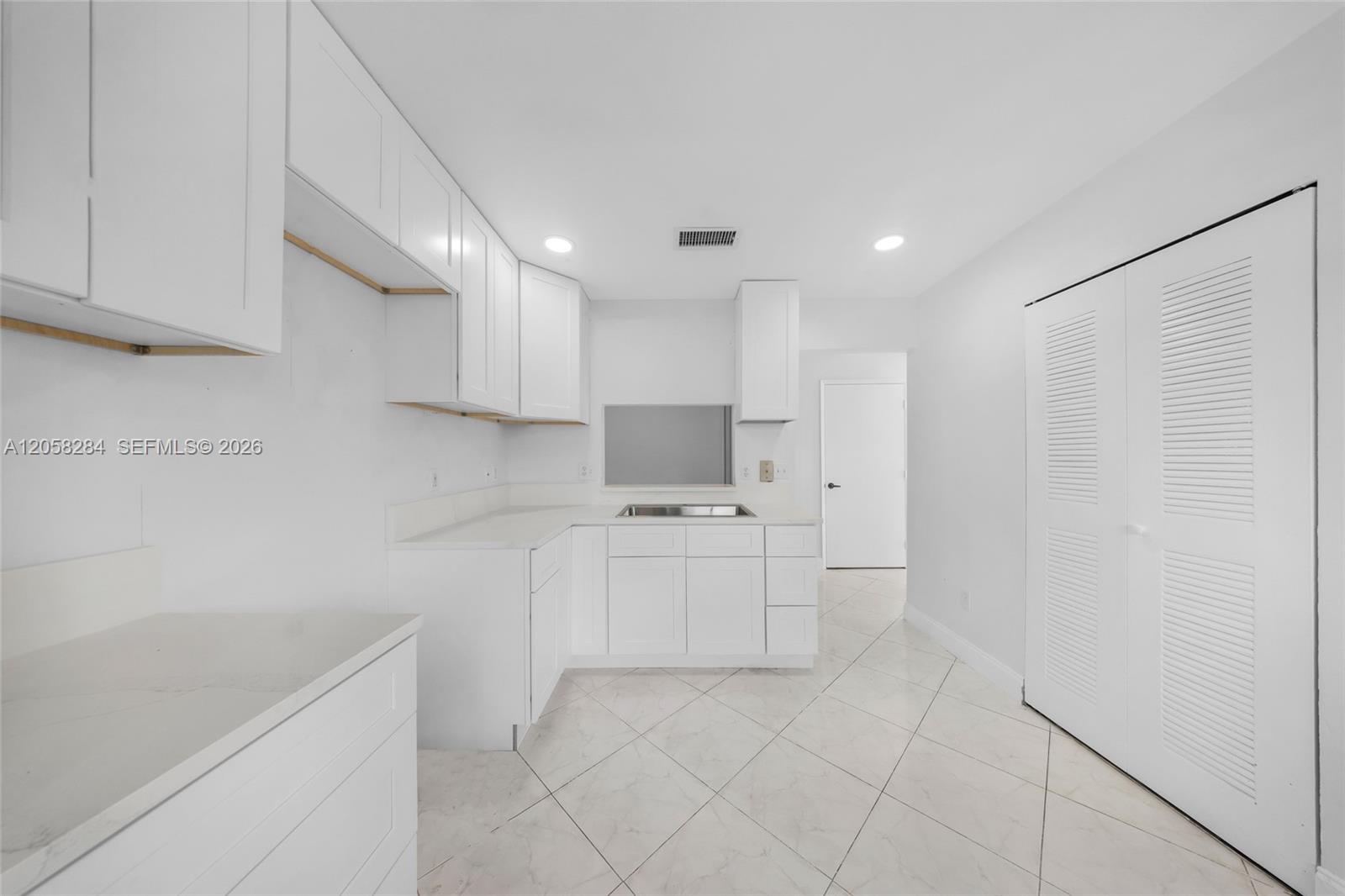 15011 Ashland Circle 19 Property Photo 12