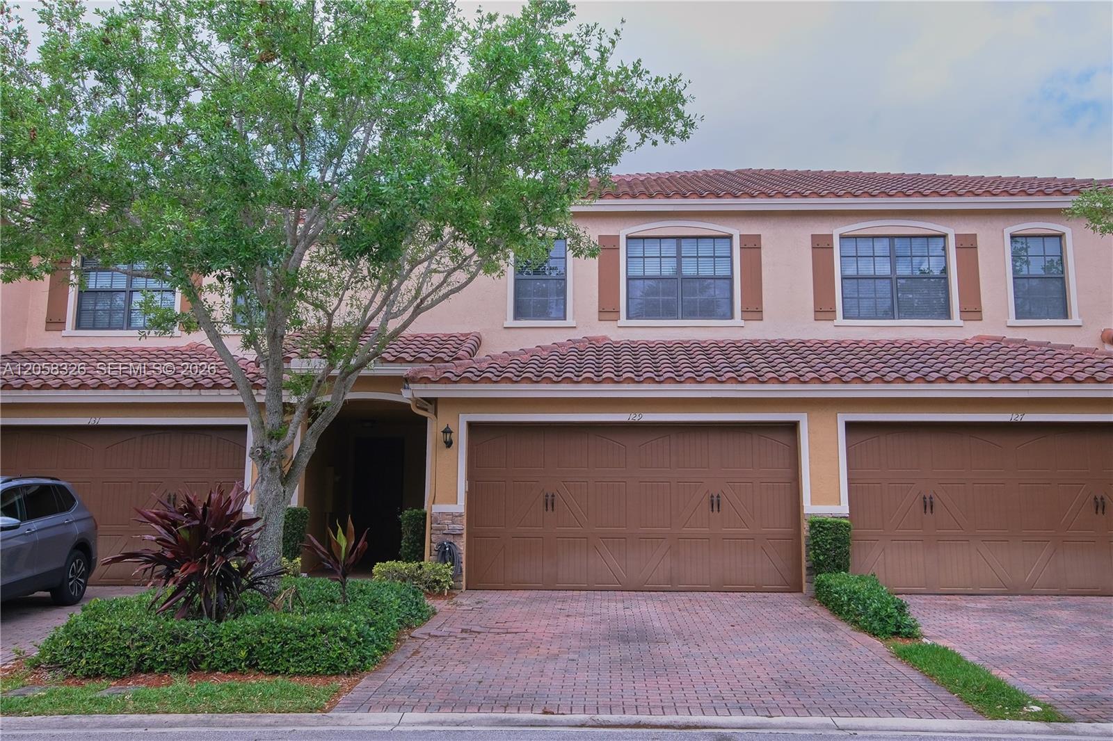 129 Riverwalk Circle E Property Photo 1