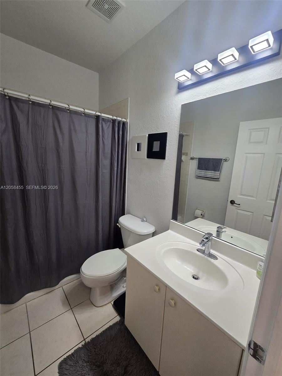 7950 Nw 108th Place Property Photo 4
