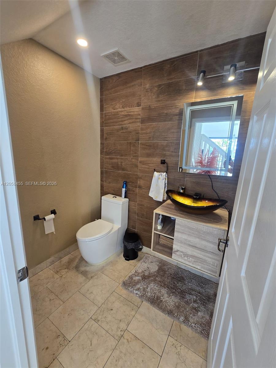 7950 Nw 108th Place Property Photo 7