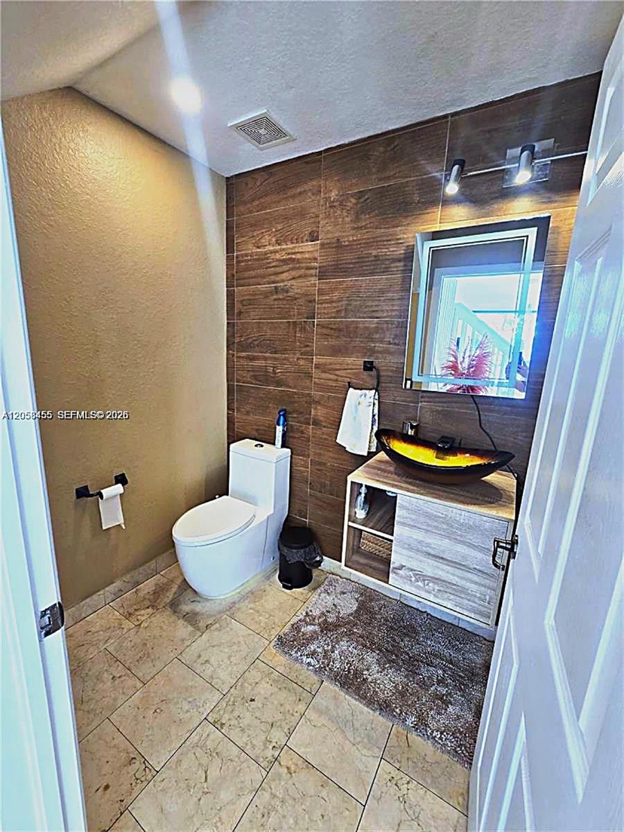 7950 Nw 108th Place Property Photo 11
