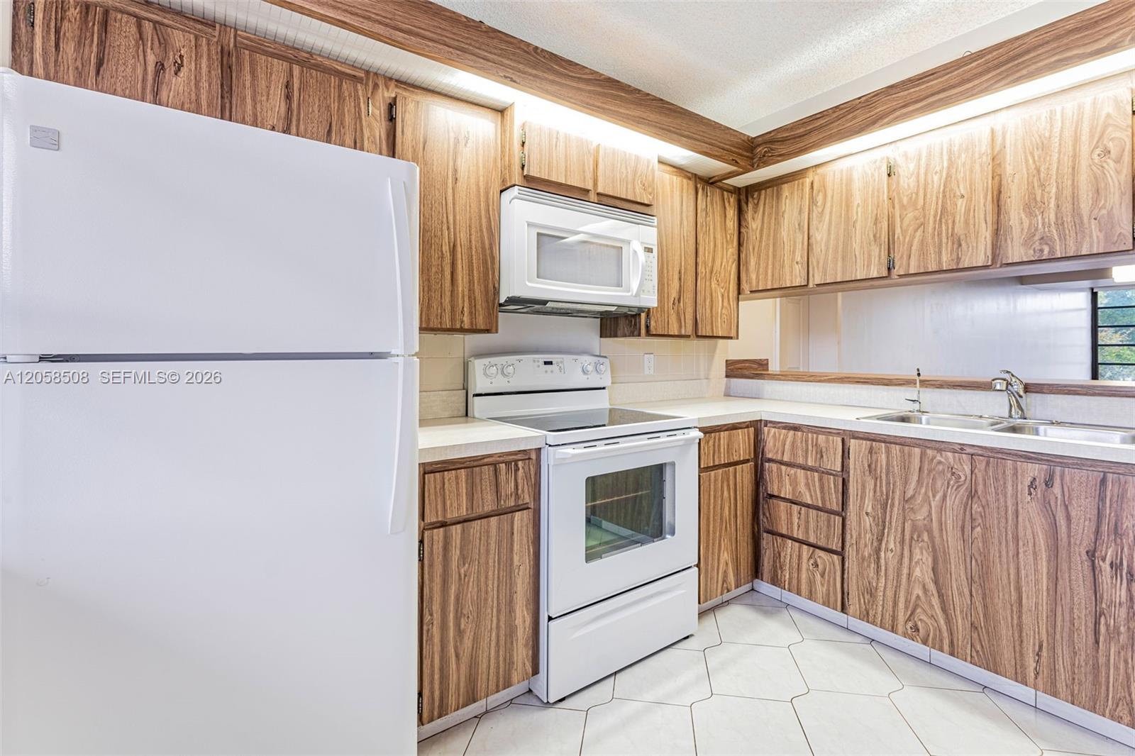 1719 Whitehall Drive 304 Property Photo 15