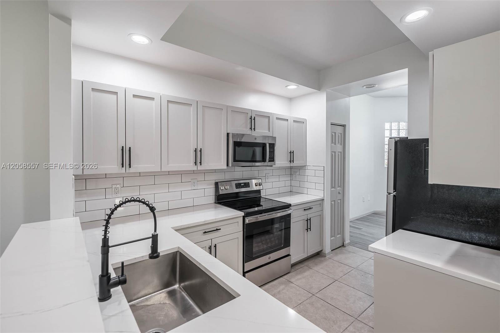 A12058557 Property Photo 4