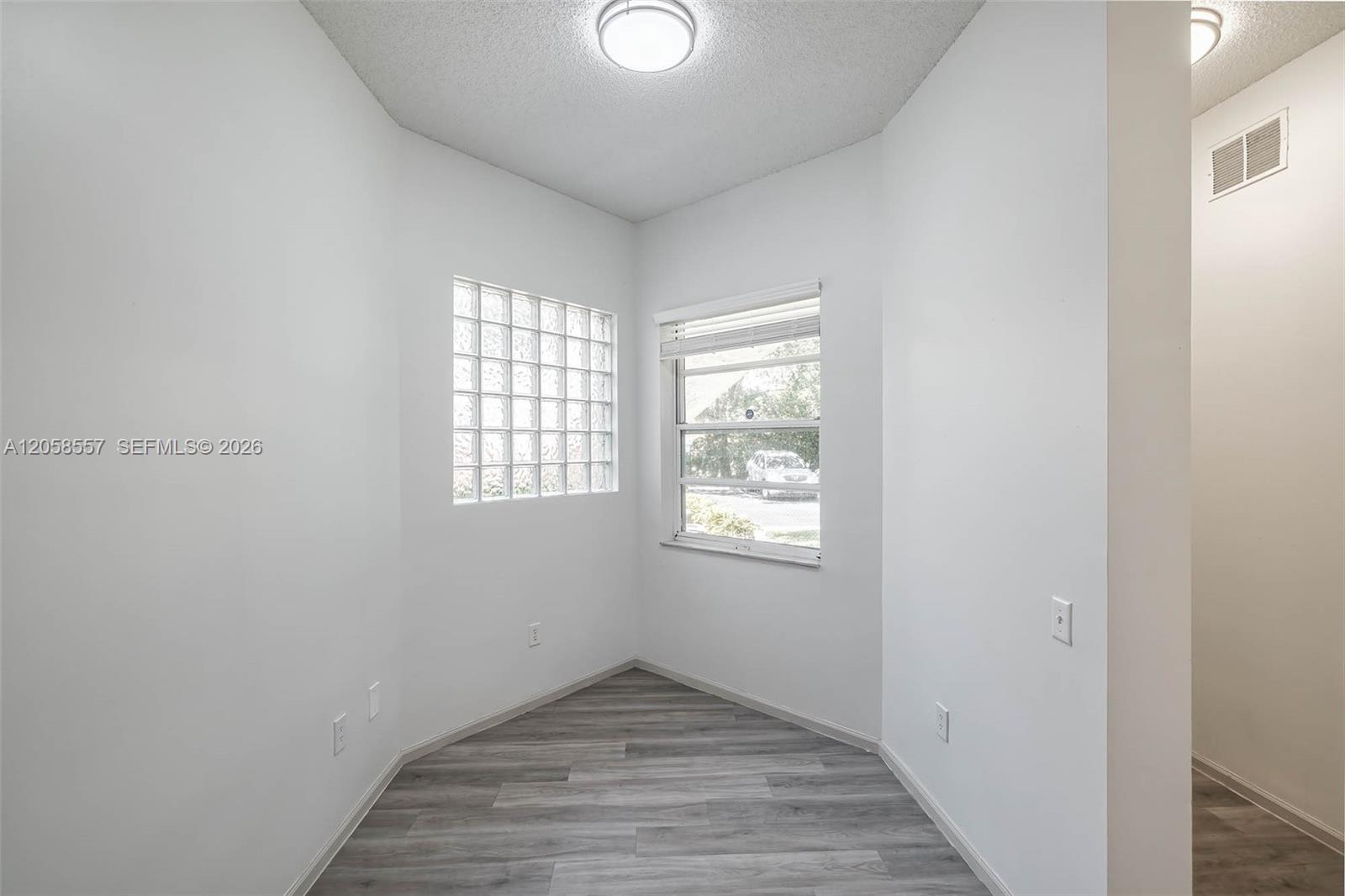 A12058557 Property Photo 14
