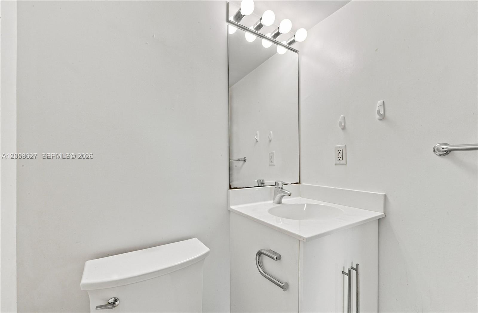 3000 S Ocean Drive 518 Property Photo 8