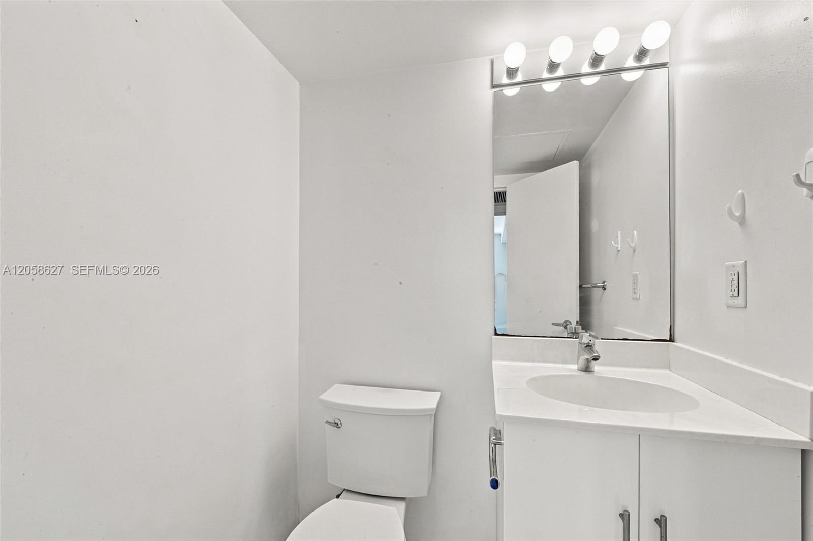 3000 S Ocean Drive 518 Property Photo 18