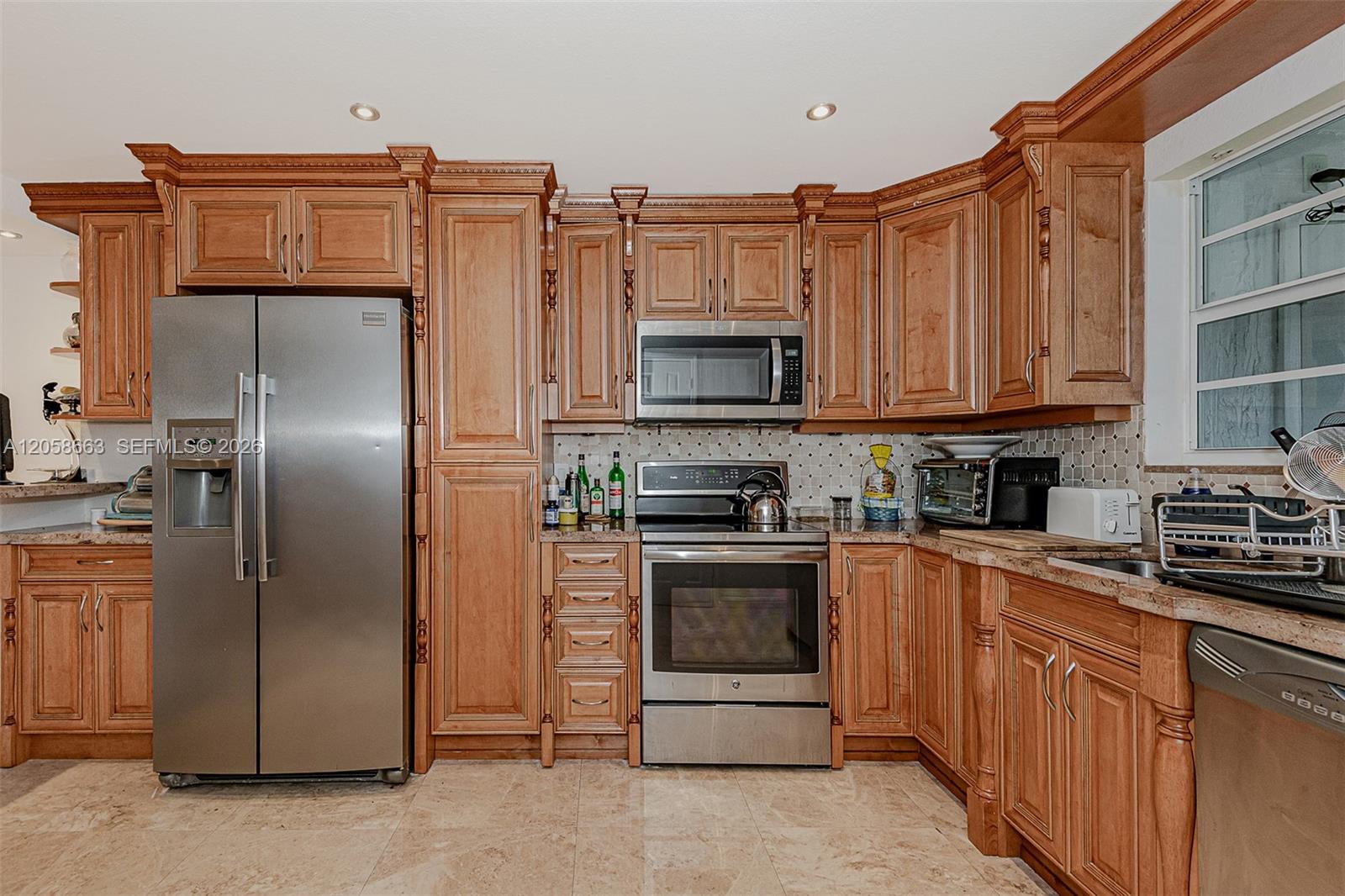 1413 N 15th Avenue 8 Property Photo 14