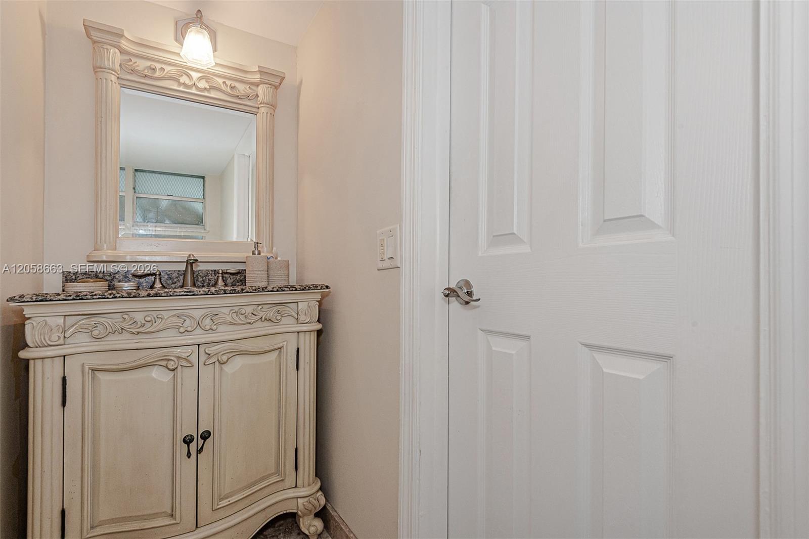 1413 N 15th Avenue 8 Property Photo 17
