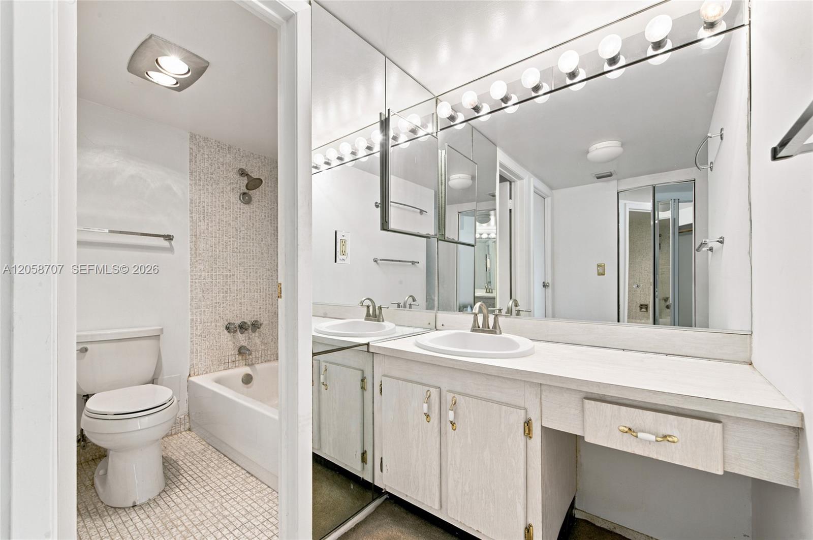 3401 N Country Club Drive 804 Property Photo 17