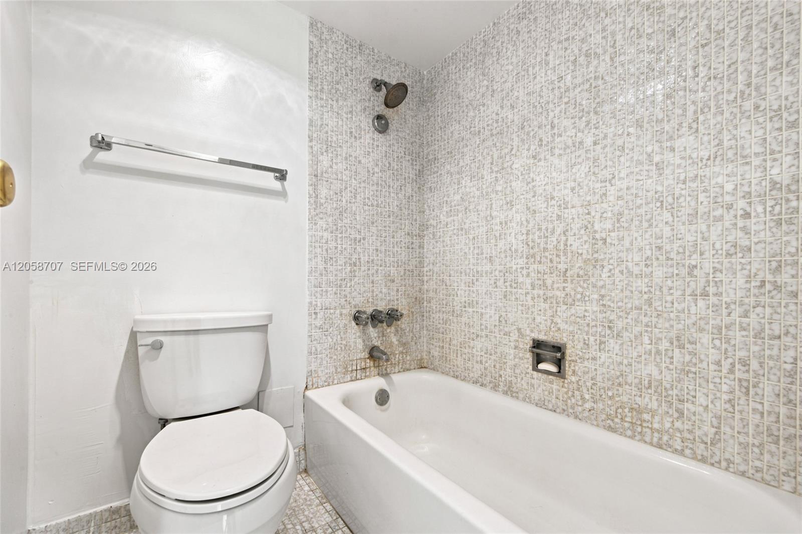 3401 N Country Club Drive 804 Property Photo 18