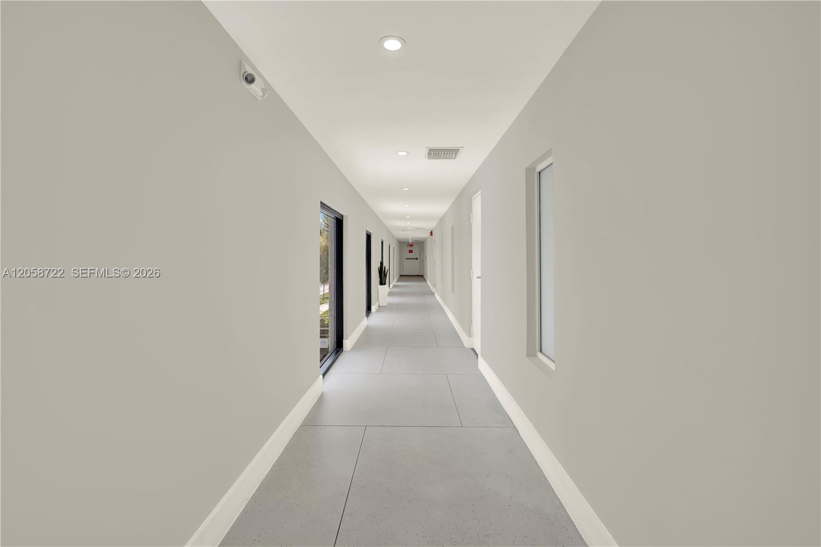 5740 Hollywood Boulevard Property Photo 6
