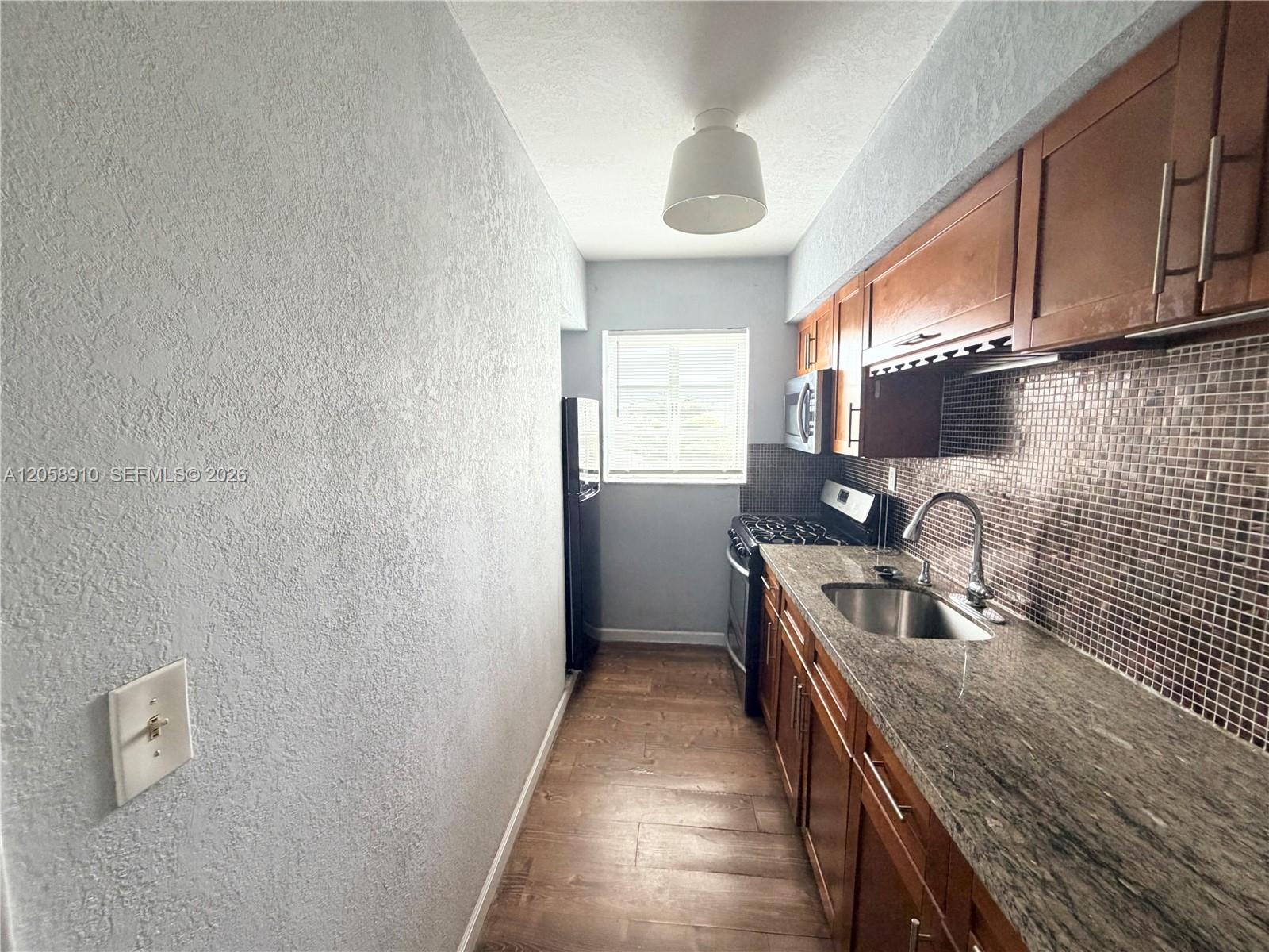 A12058910 Property Photo 4