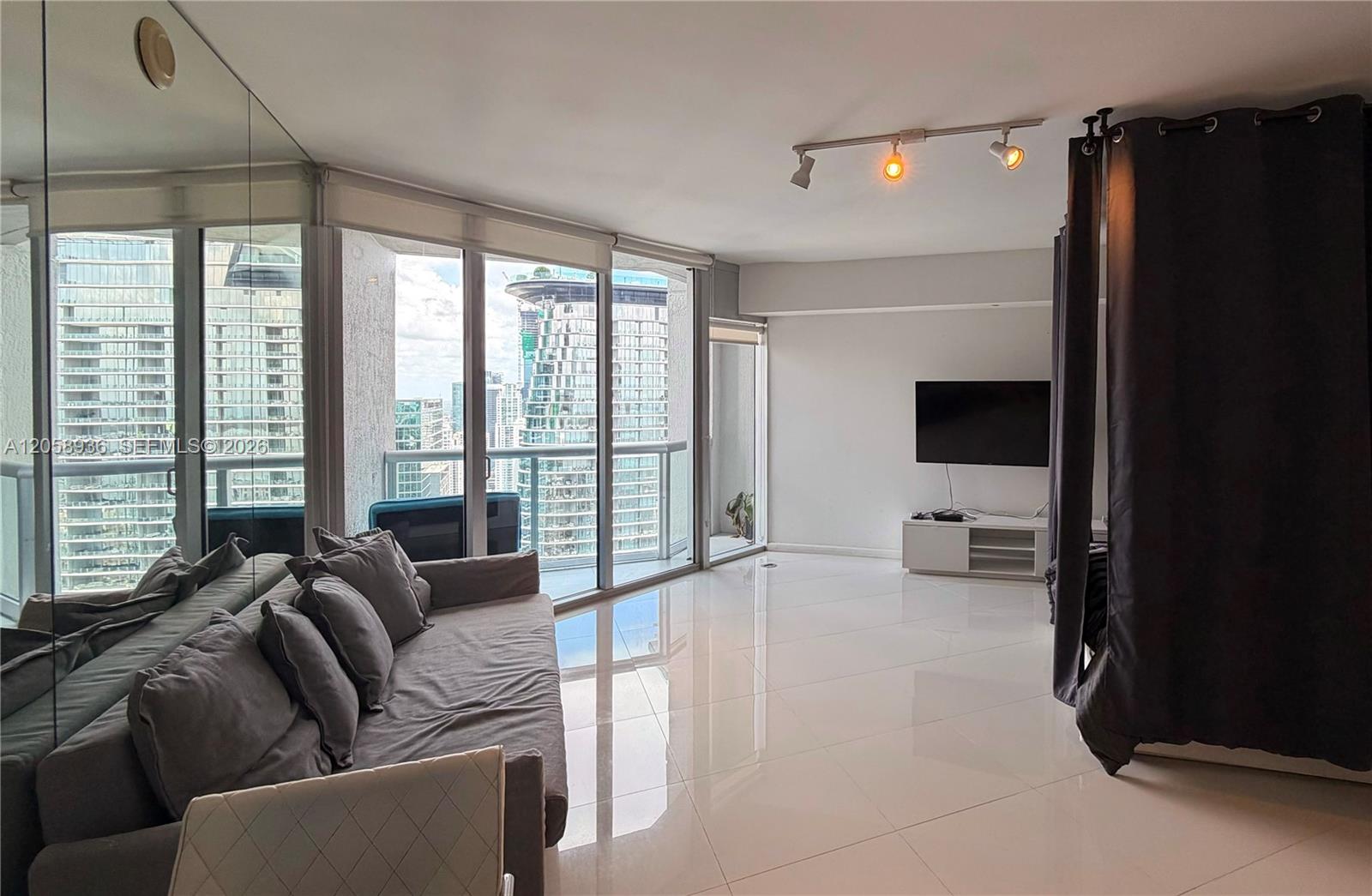 475 Brickell Avenue 5008 Property Photo 1