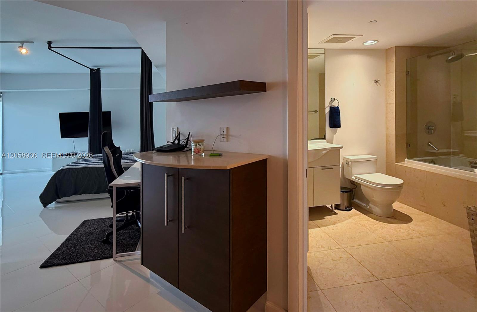 475 Brickell Avenue 5008 Property Photo 2