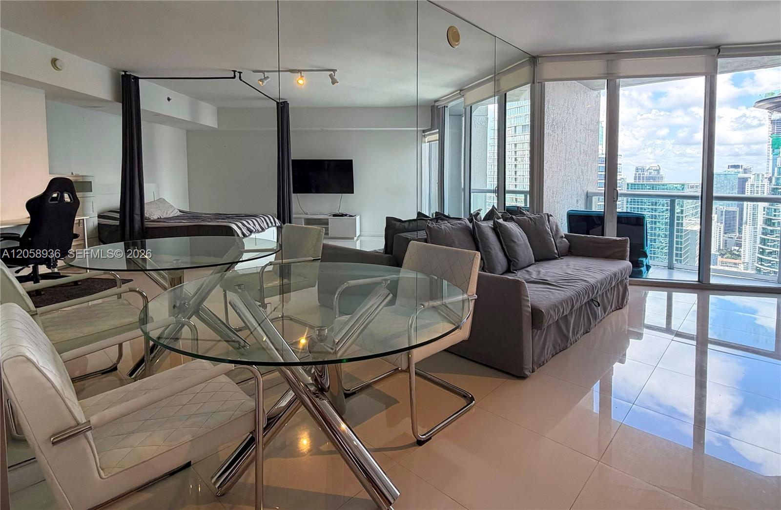 475 Brickell Avenue 5008 Property Photo 3