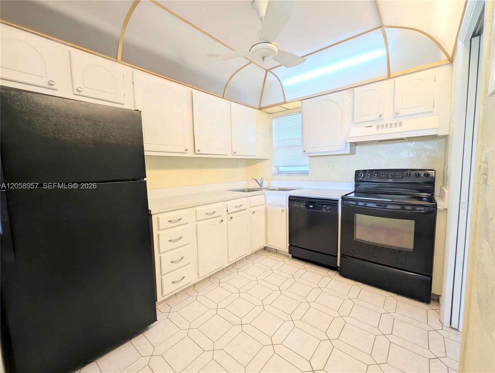 8900 Washington Boulevard 505 Property Photo 7