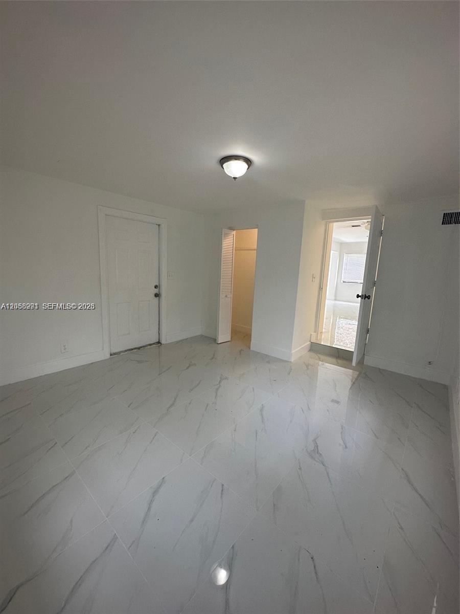 A12058991 Property Photo 6