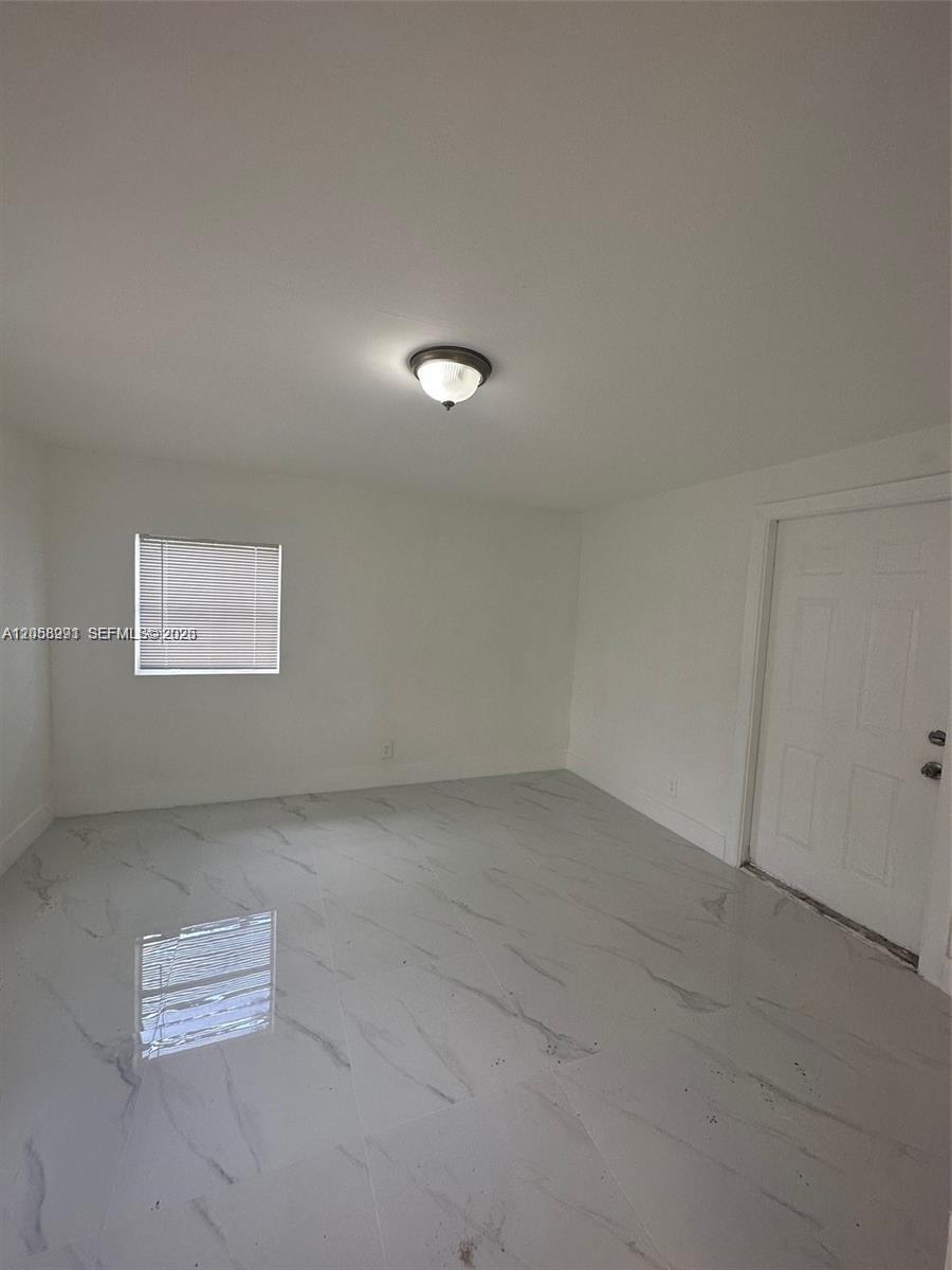 A12058991 Property Photo 8
