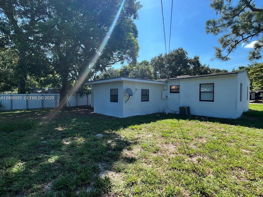 A12058991 Property Photo 14