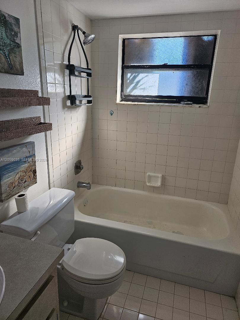 2505 W 67th Place 22-27 Property Photo 4
