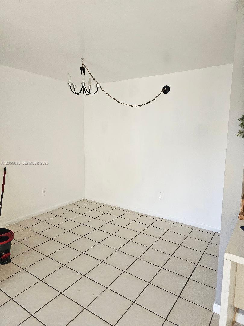 2505 W 67th Place 22-27 Property Photo 6