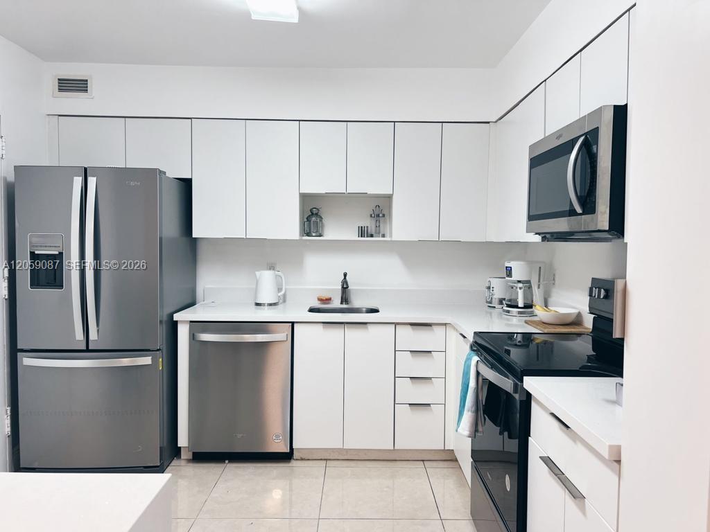 5161 Collins Avenue 1510 Property Photo 1