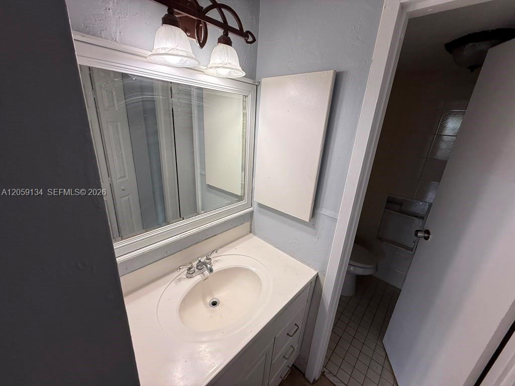 1325 W 68th Street 111 Property Photo 6
