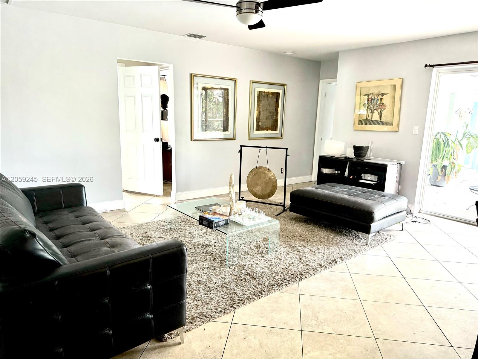 4116 Taft Street Property Photo 7