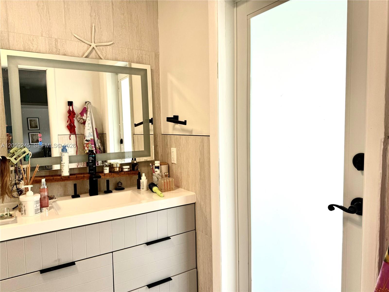 4116 Taft Street Property Photo 9