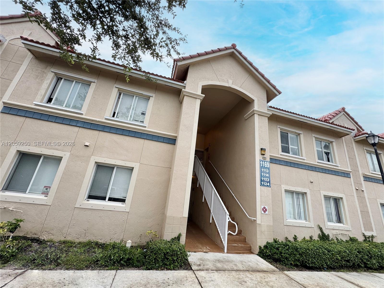 1169 Golden Lakes Boulevard 1123