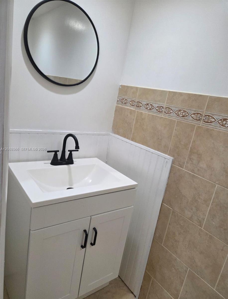 3750 Inverrary Drive 2B Property Photo 1